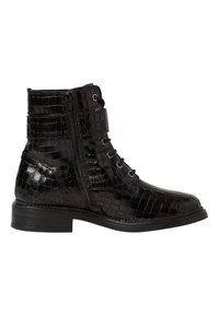 Bottes noires en cuir jusqu'à la cheville avec un motif crocodile texturé, double zip, et laçage à l'avant, avec un petit talon empilé.