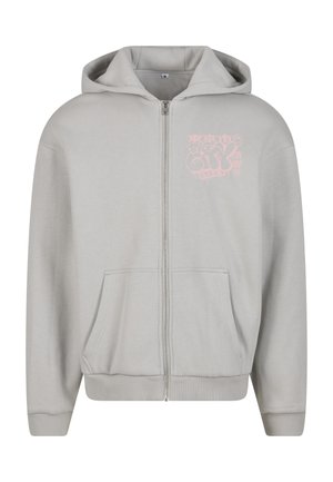 Jasnoszara bluza z kapturem, zapinana na zamek, z kieszeniami z przodu oraz różowym nadrukiem graficznym na lewej klatce piersiowej. Wykonana z miękkiego materiału bawełnianego, z ribbami przy mankietach.