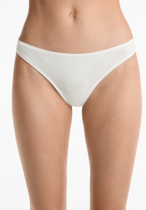 Witte katoenen bikini-ondergoed met een lage taille, een gladde textuur en minimale stikseldetails.