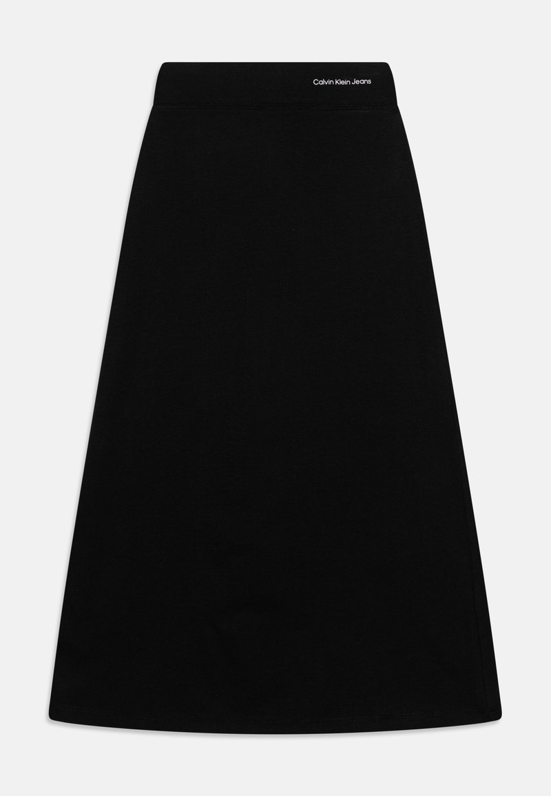 Jupe noire évasée avec une taille haute présentant un petit logo blanc Calvin Klein Jeans en haut à droite de la taille.