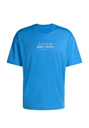 Blaues Baumwoll-T-Shirt mit kurzen Ärmeln, das "ADIDAS TRAINING" und "est. 1949" in Weiß bedruckt hat. Angenehme Textur und lockere Passform.