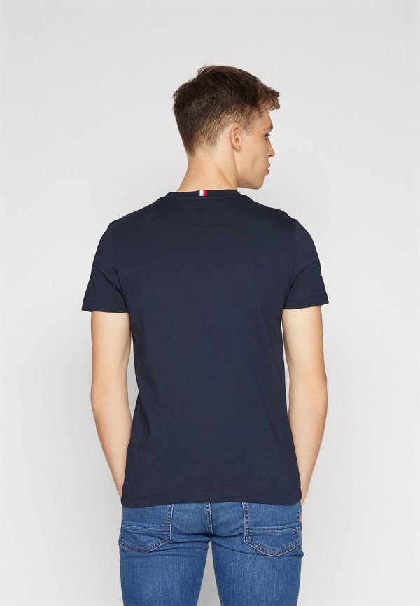 EMBLEM TEE - Print T-shirt - desert sky4