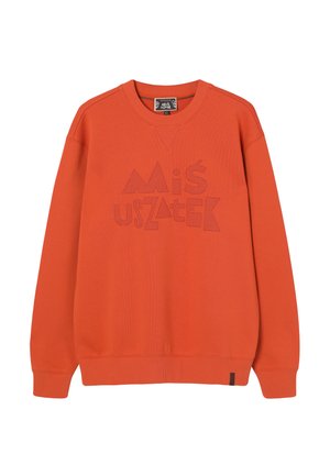 Oranssi ribbineuloksesta valmistettu collegepaita, jossa on V-kaula-aukko ja suuri painettu teksti kontrastiväreissä. Hihansuut ja helma ovat ribbineulosta.