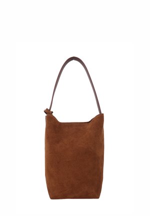Braune Wildleder-Schultertasche mit einem einzelnen Riemen und minimalistischem Design, vor weißem Hintergrund dargestellt.