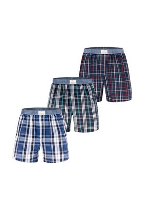 Drei Paar karierte Herrenboxershorts in Blau-, Schwarz- und Rottönen mit elastischen Bund und Markenetiketten vorne.