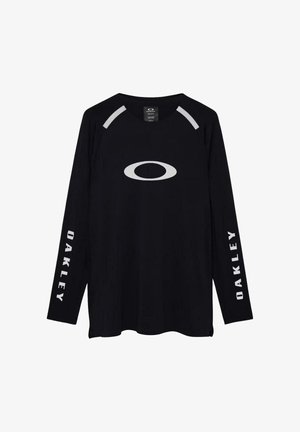 Zwart Oakley-shirt met lange mouwen, wit logo op de borst en "OAKLEY" tekst op beide mouwen, twee witte strepen nabij de schouders.