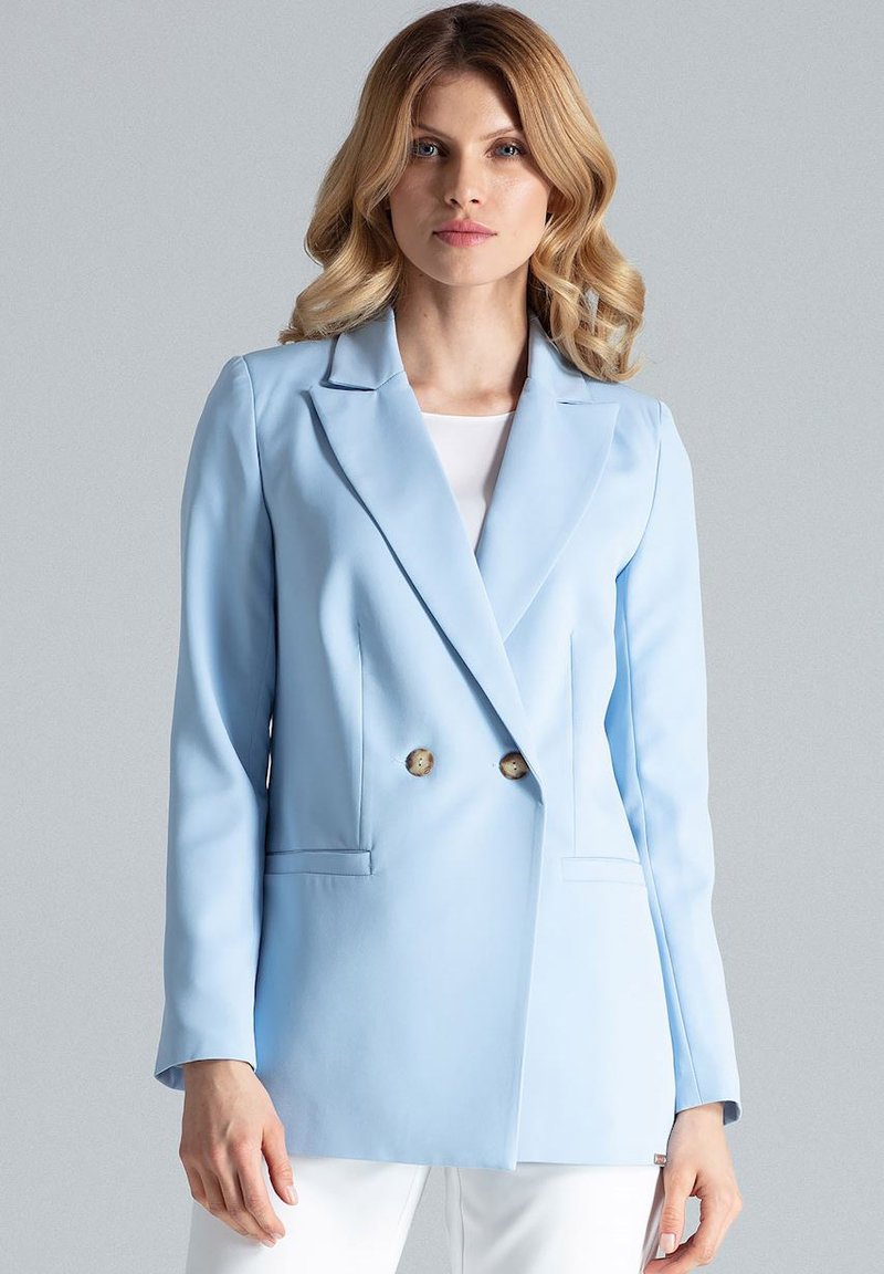 Jasnoniebieski, podwójnie zapinany żakiet z klapami, z dwiema przednimi kieszeniami i złotymi guzikami, uszyty z gładkiego materiału.