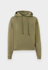 PCCHILLI HOODIE - Mikina s kapucňou - deep lichen green