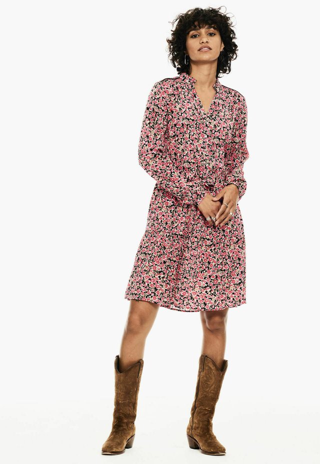 Robe chemise - fiery pink