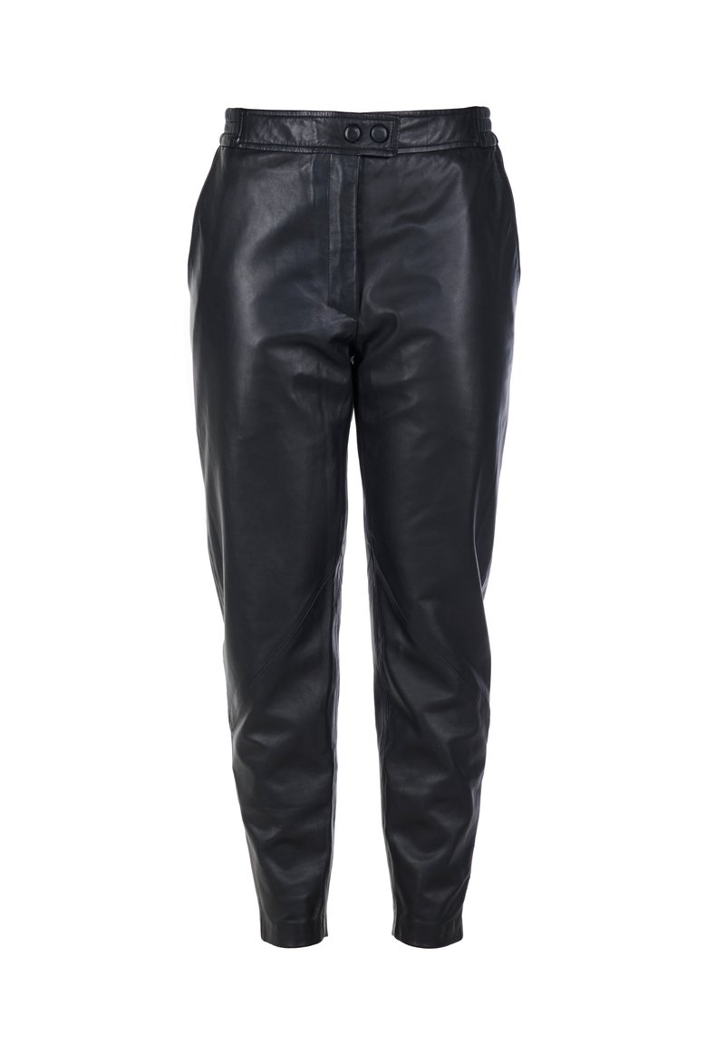 Schwarze Lederhose mit glatter Textur, hoher Taille, zwei Knopfverschluss und schmal zulaufendem Bein. Keine sichtbaren Taschen.