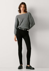 Seleccionado, clean deep black