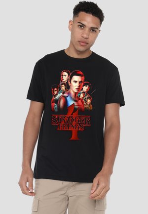 STRANGER THINGS  SEASON FOUR POSTER - Print T-shirt - black