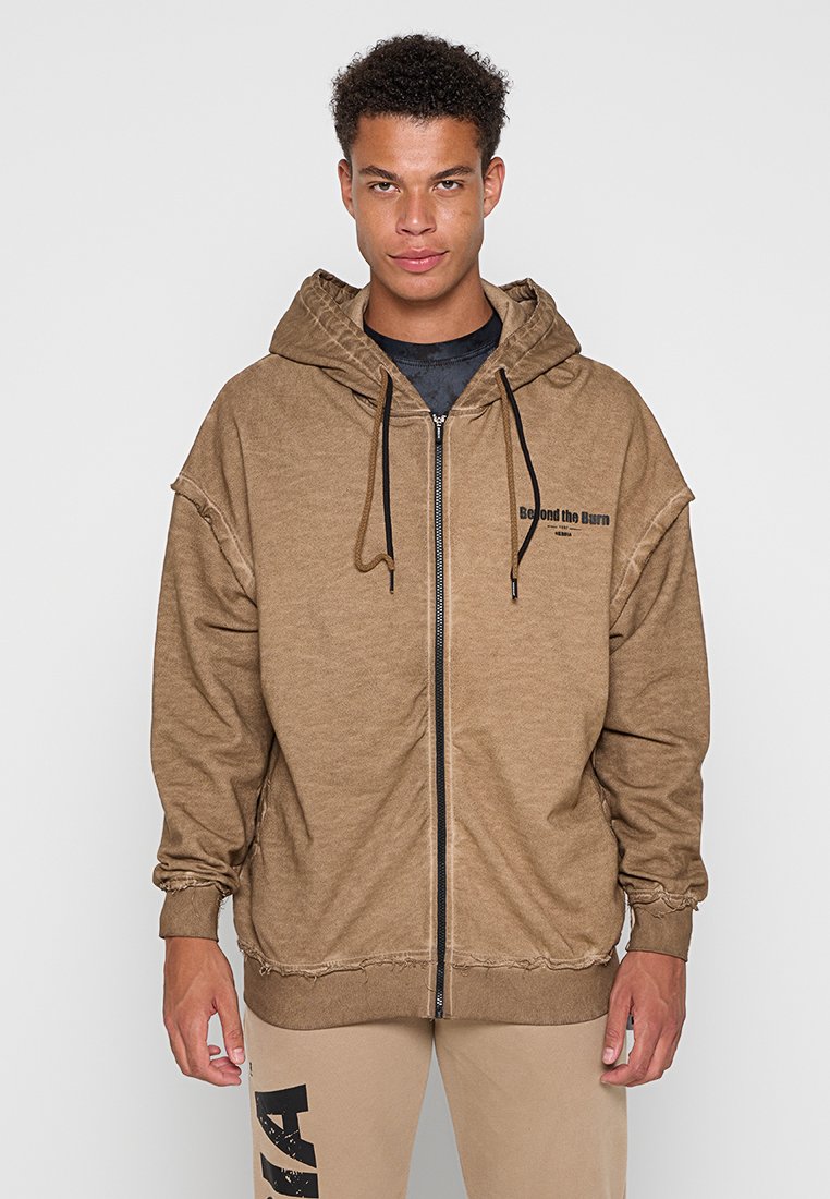 Nebbia Sweater met rits lichtbruin Nebbia Sweater met rits lichtbruin