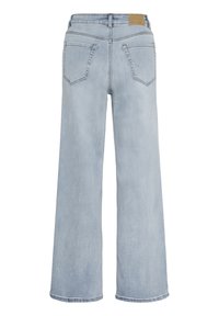 Helle blaue, weit geschnittene Jeans aus Denim mit hohem Bund, zwei Gesäßtaschen und einem genähten Saum. Einfarbige Textur ohne Muster.