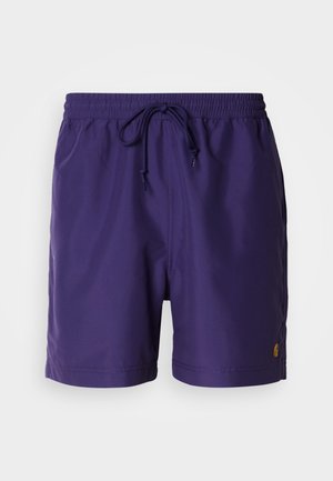 Μωβ ανδρικό μαγιό σορτς με ελαστική μέση, ρυθμιζόμενο κορδόνι, πλαϊνές τσέπες και μικρό λογότυπο στο αριστερό πόδι.