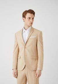 Isaac Dewhirst THE FASHION SUIT SET - Completo - camel