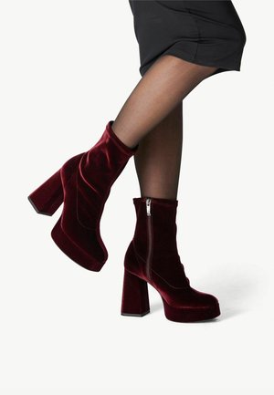 Kotníková obuv na vysokém podpatku - red