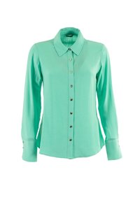 Camicia a maniche lunghe verde menta realizzata in tessuto leggero, con chiusura a bottoni, colletto e bottoni in tonalità oro.