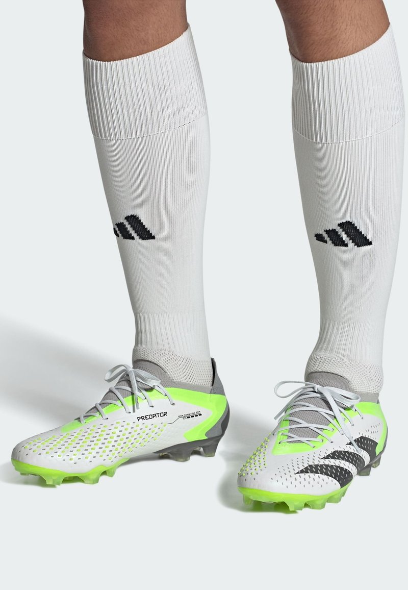 adidas Performance PREDATOR ACCURACY.1 LOW ARTIFICIAL GRASS BOOTS