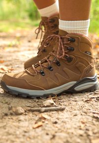 Jack Wolfskin REFUGIO PRIME TEXAPORE MID W - Zapatillas de senderismo - fawn