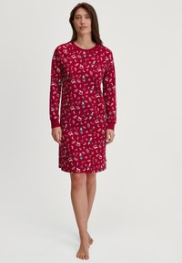 Nightdress lungo rosso a maniche lunghe con un divertente motivo bianco e blu di uccelli e fiocchi di neve, realizzato in tessuto morbido e dotato di un colletto rotondo.