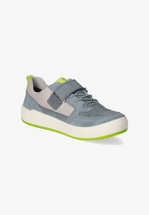 Szary i jasnobeżowy sneaker z neonowo zielonymi akcentami, białą podeszwą, elastycznymi sznurowadłami i dużym regulowanym paskiem na rzep na górze.
