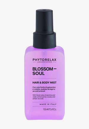 Lilla 100 ml Phytorelax Laboratories Blossom Soul hår- og kropsmistflaske med sort låg, lavet i Italien.
