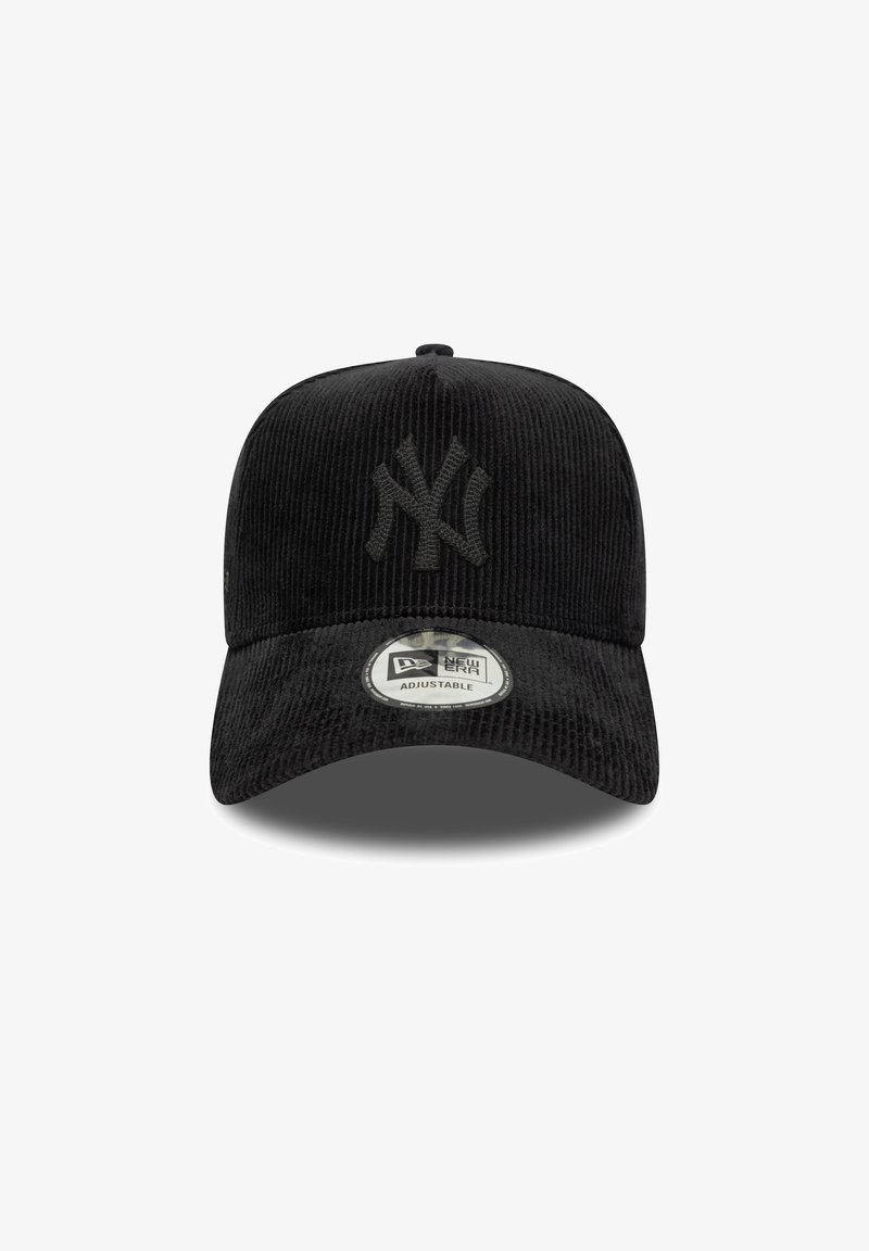 Mustapohjainen corduroy-baseball-lakki, jossa on edessä brodeerattu musta NY-logo, säädettävä hihna ja pyöreä lippa.