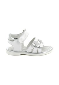 Sandalo da bambino in pelle bianca con dettagli argentati, cinturini regolabili, design aperto e dettagli floreali decorativi sulla parte superiore.