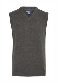 Ärmellose dunkelgraue Strickweste mit V-Ausschnitt, gerippten Kanten und einem kleinen Leder-Logo-Akzent unten rechts. Weiche Textur.