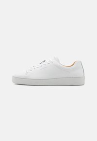 Valittu, white