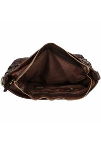 Borsa a tracolla in pelle marrone con chiusura a zip, esterno strutturato e un ampio interno con fodera in tessuto e tasche interne.
