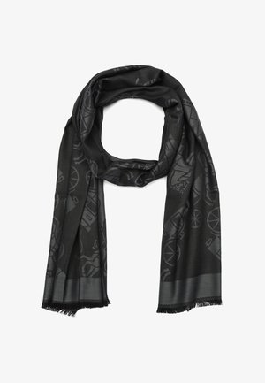 Sort tørklæde lavet af blødt stof, med et subtilt præget mønster, frynsede kanter og et draperet design, der er velegnet til forskellige stylingmuligheder.