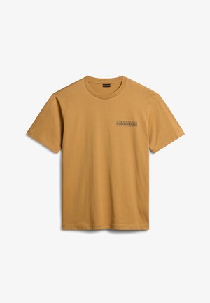 Ensfarvet brun t-shirt med korte ærmer og rund halsudskæring med lille sort "Napapijri Geographic" logo på øverste venstre bryst.