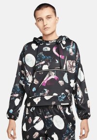 Sweat à capuche en tissu noir avec un imprimé minéral multicolore, dotée d'une poche frontale et de poignets élastiques pour un ajustement confortable.