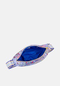 Marsupio con design floreale colorato, esterno viola, interno blu. Presenta una chiusura con zip e una tracolla regolabile per una vestibilità sicura.