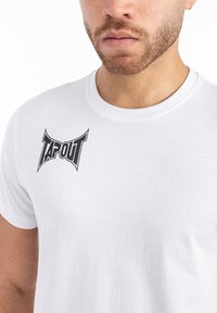 Tapout NORMALE PASSFORM OCTAGON  - Apdrukāts T-krekls - white black