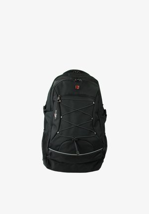 Zwarte rugzak met met rits afsluitbare hoofd- en voorvakken, elastisch koord in een kruispatroon aan de voorkant, zijvakken van mesh en een klein rood logo vlak bij de bovenkant.