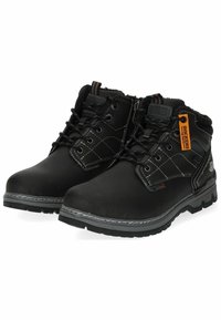 Botines de cuero negro con acentos de costura, diseño de cordones, forro de piel sintética y suela de goma con textura antideslizante.