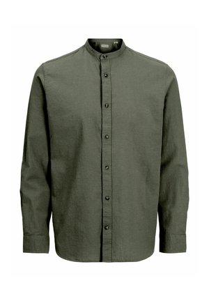 Mørkegrønn skjorte med lange ermer, bandkrage, knapper foran og teksturert stoff. Har svarte knapper langs knappeåpningen.