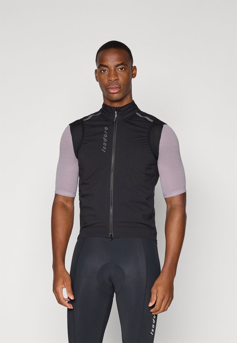 Fitted Fahrradtrikot in Schwarz mit Reißverschluss, ausgestattet mit Netzpaneelen an den Ärmeln und Logodetails. Begleitet von engen schwarzen Fahrradshorts.