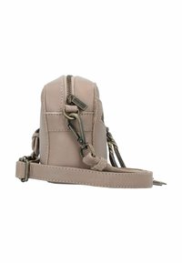 Borsa a tracolla in pelle rosa chiaro con zip superiore, tracolla regolabile e dettagli in ottone. Presenta una superficie strutturata e nappe laterali.