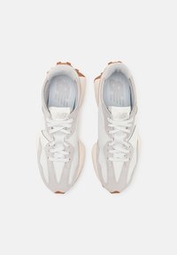 New Balance MS327 UNISEX - Tenisky - rain cloud