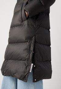 Marc O'Polo COAT FIXED HOOD WELT POCKETS SIDE SLITS BACKPACK BELTS - Sulemantel - normal black