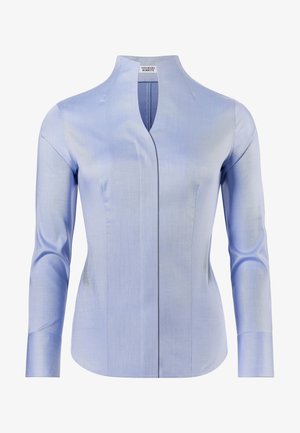 Himmelblaues Langarmhemd mit hohem Kragen, Frontfalten und glatter Textur. Besitzt einen taillierten Schnitt und manuell geknöpfte Ärmel.