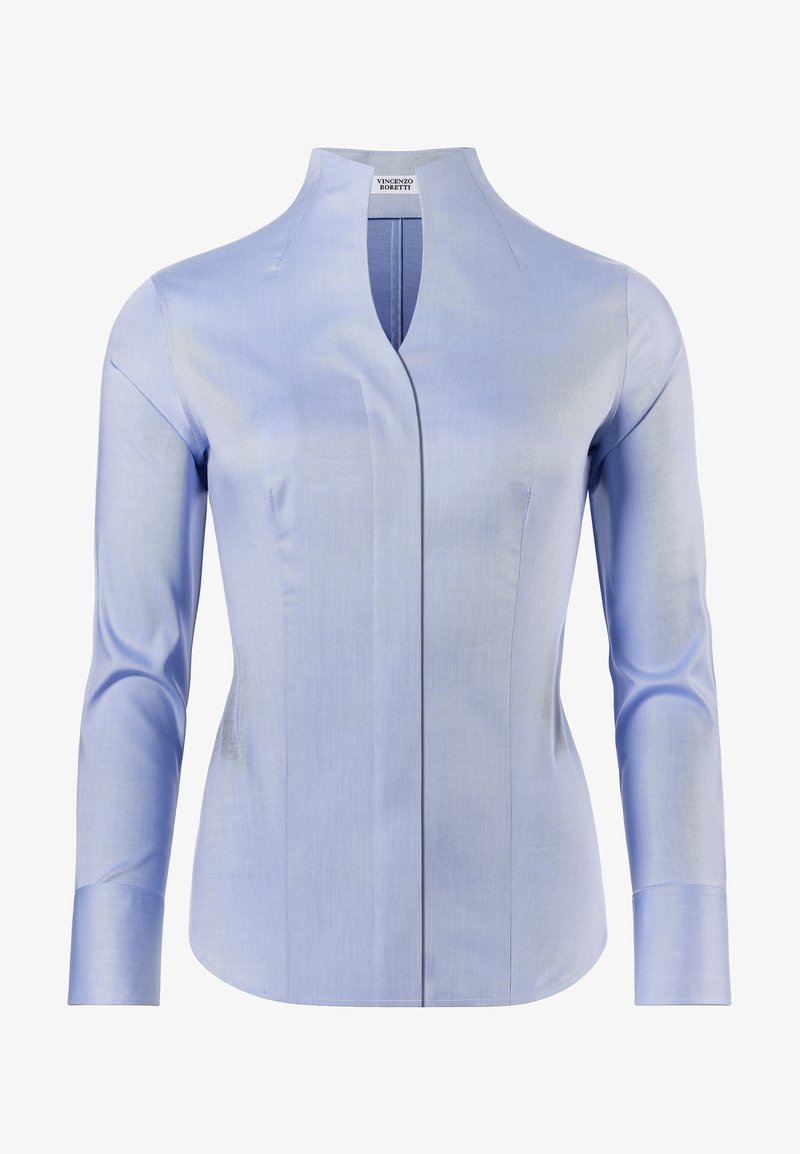 Himmelblaues Langarmhemd mit hohem Kragen, Frontfalten und glatter Textur. Besitzt einen taillierten Schnitt und manuell geknöpfte Ärmel.