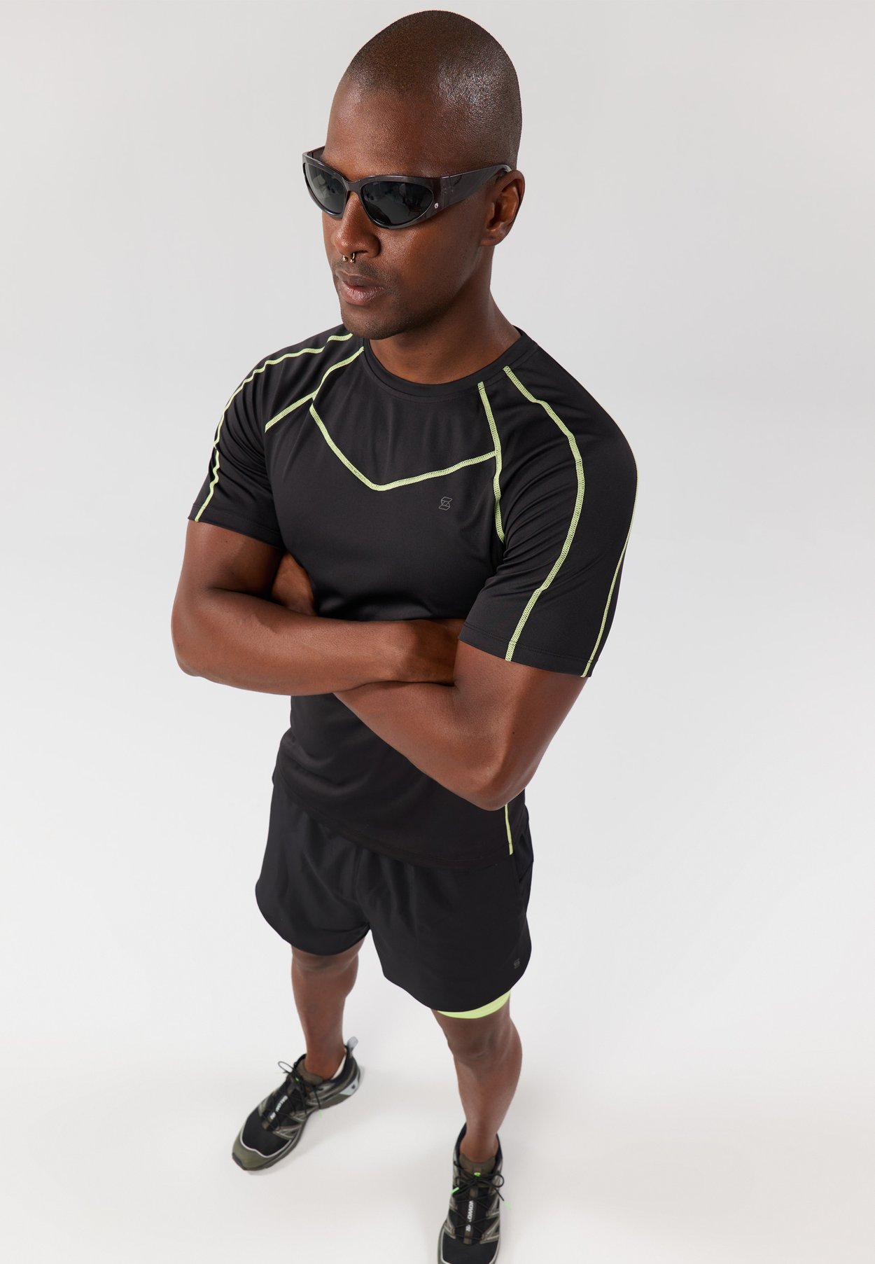 SHORT SLEEVE T-SHIRT WITH NEON CONTRAST STITCH