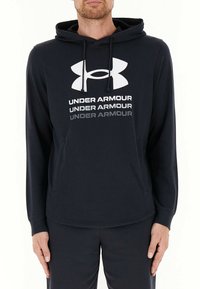 Felpa con cappuccio navy con tasca a marsupio frontale e logo Under Armour bianco. Realizzata in un tessuto morbido e liscio con una vestibilità comoda.