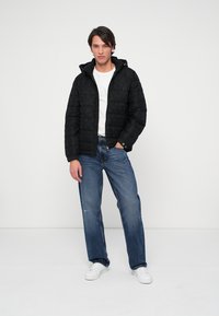 Guess MONOGRAM JACKET - Zimska jakna - jet black