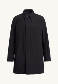 Sort trenchcoat med kravehals, enkelt knaplukning og sidelommer. Fremstillet af glat, vandafvisende stof.